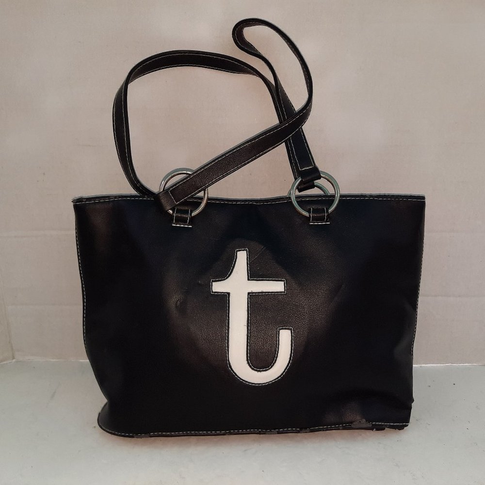Blk& Wht Lthr Handbag w "t" Emblem